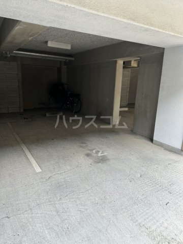 27/30 駐車場