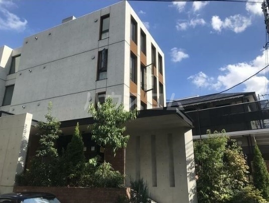 16/20 エントランス