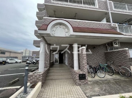 28/30 エントランス