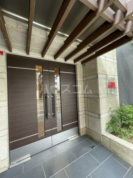 13/14 エントランス