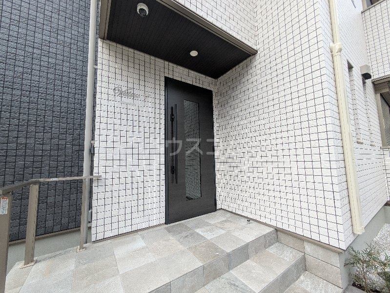 27/30 エントランス