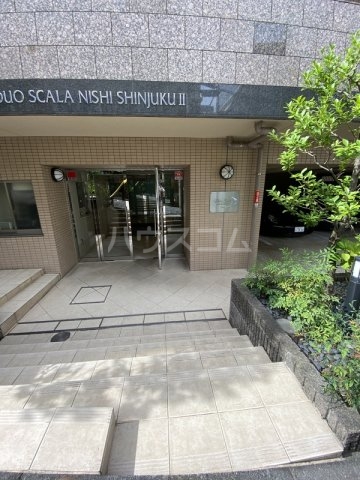 25/27 エントランス