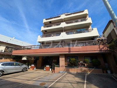 27/30 エントランス