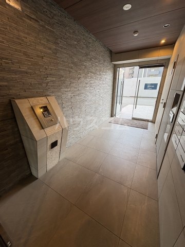 21/30 エントランス