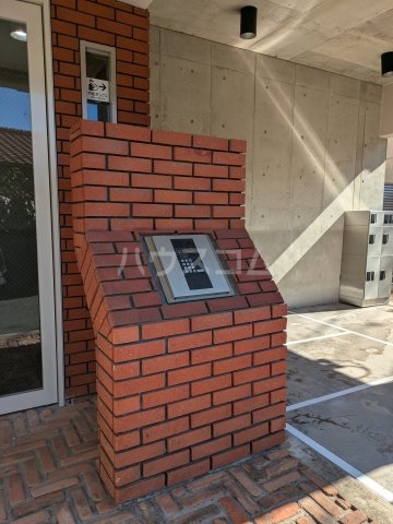 21/30 エントランス