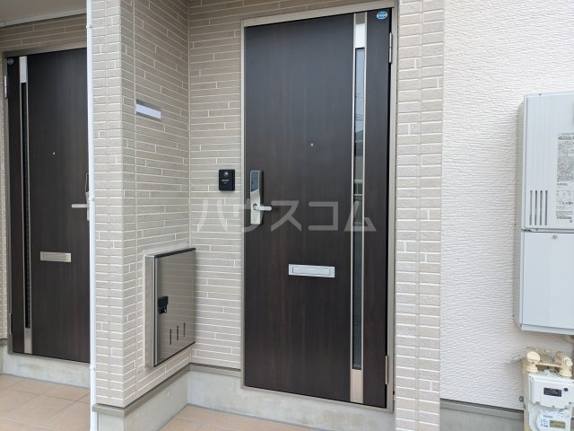 27/30 エントランス