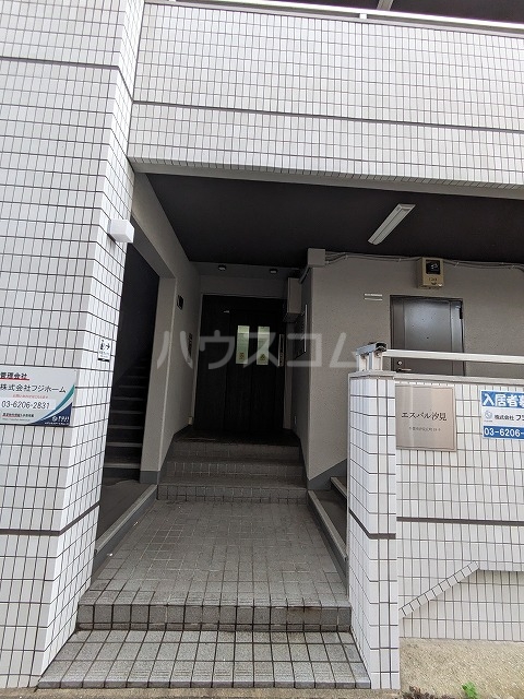 26/29 エントランス