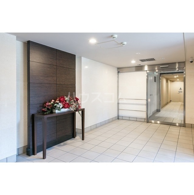 18/25 エントランス