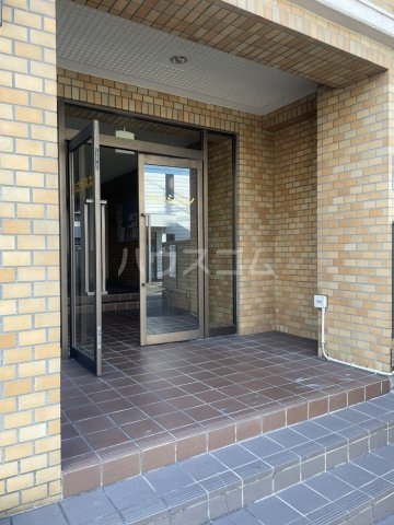 23/30 エントランス