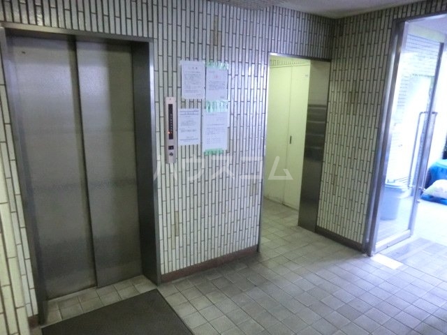 28/30 エントランス