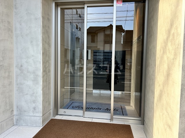 28/30 エントランス