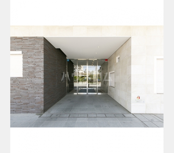 27/30 エントランス