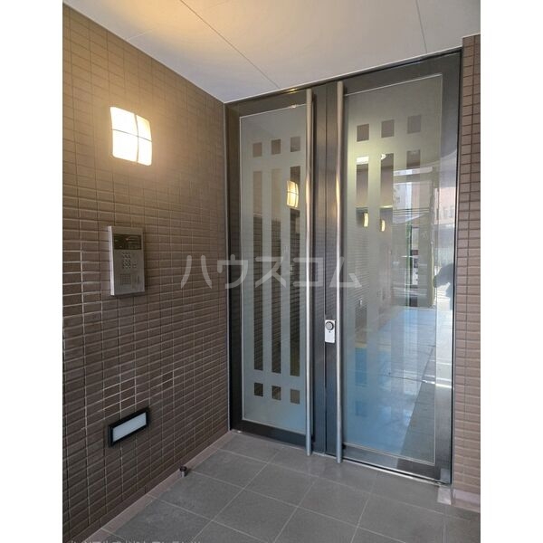 14/18 エントランス