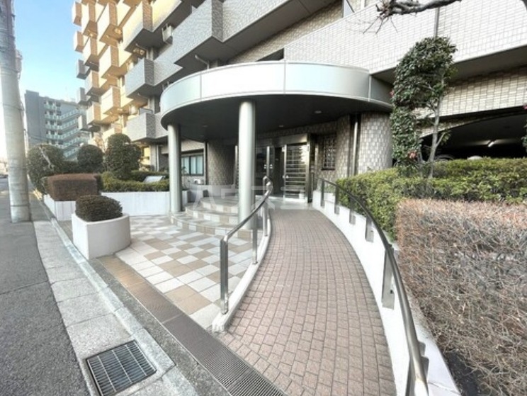 26/30 エントランス