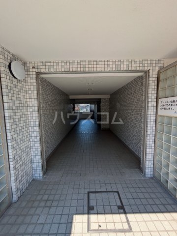 28/30 エントランス