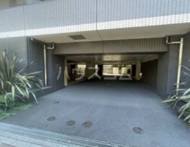 18/19 エントランス