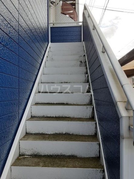 18/22 エントランス