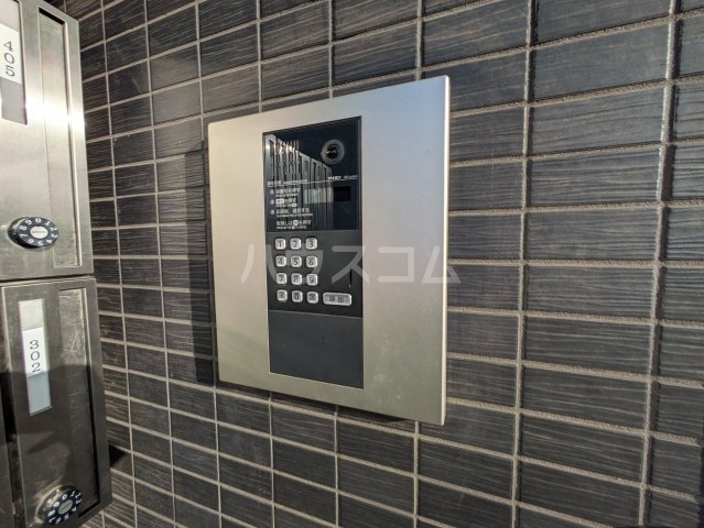 22/28 エントランス