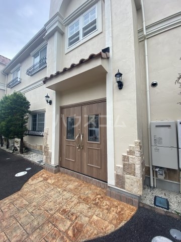 28/30 エントランス