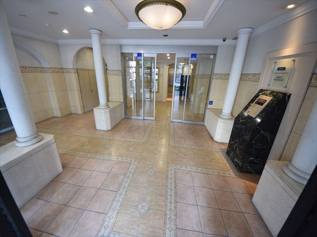 21/30 エントランス