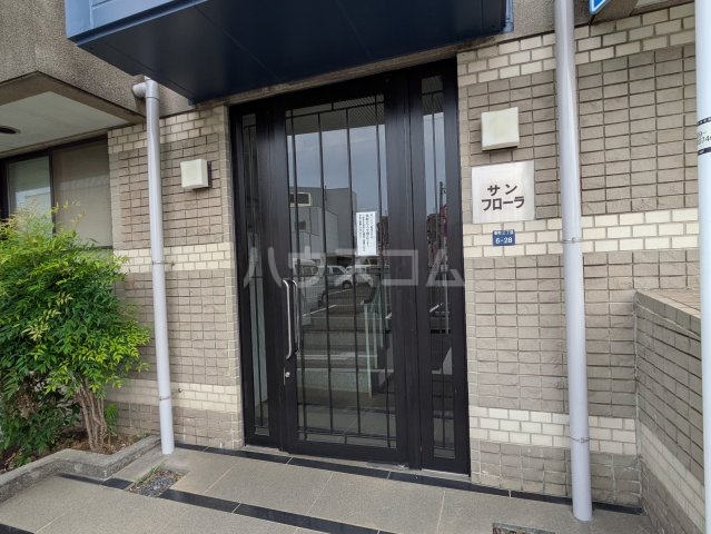 28/30 エントランス