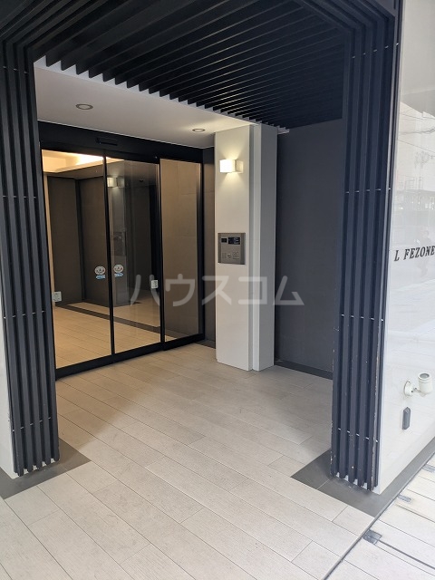 24/30 エントランス