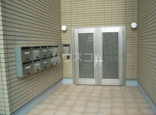 16/26 エントランス