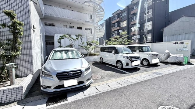 23/30 駐車場