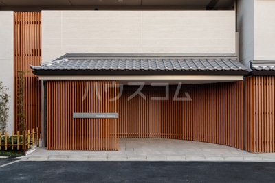 19/27 エントランス