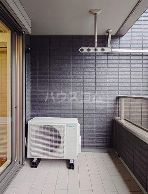 13/18 バルコニー