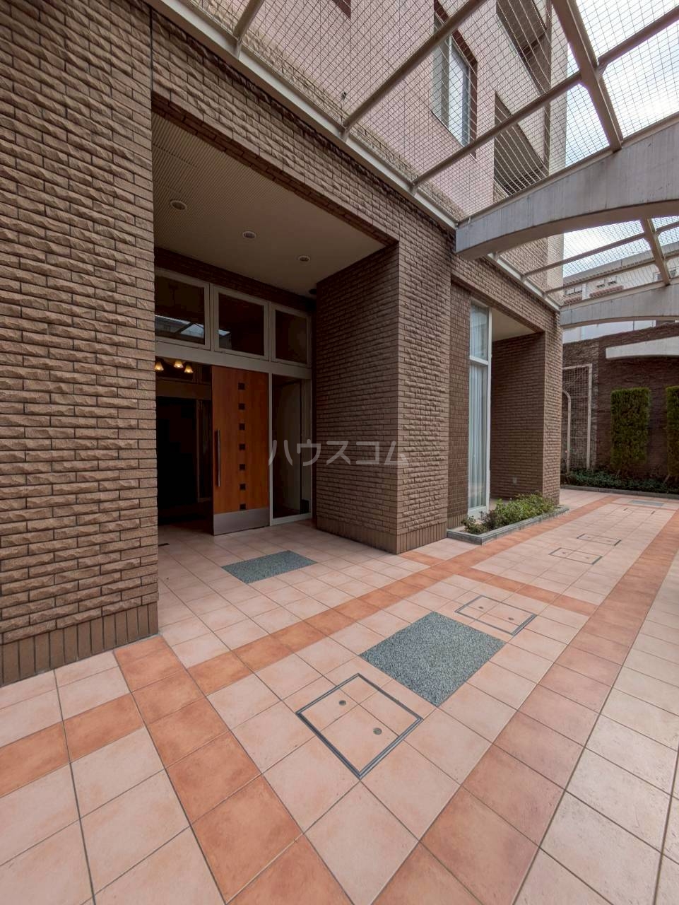 28/30 エントランス