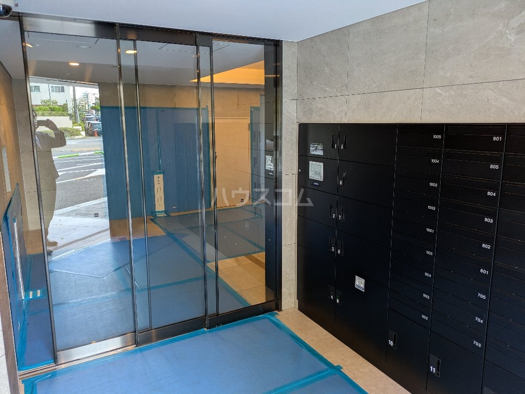 22/30 エントランス