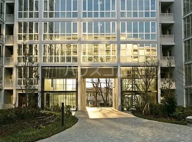 19/30 エントランス