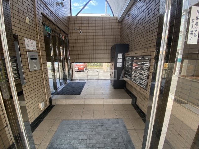 25/29 エントランス