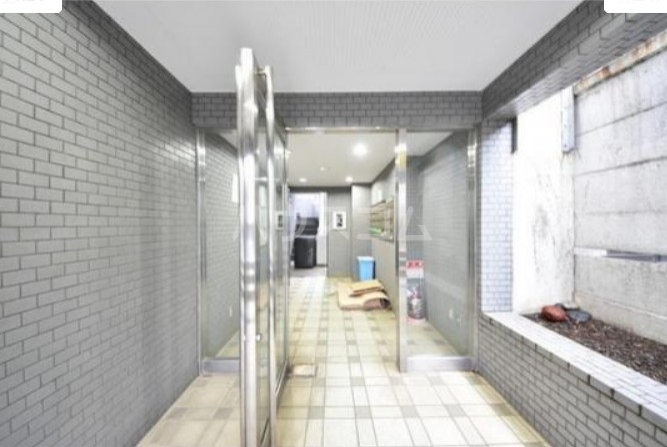 18/21 エントランス