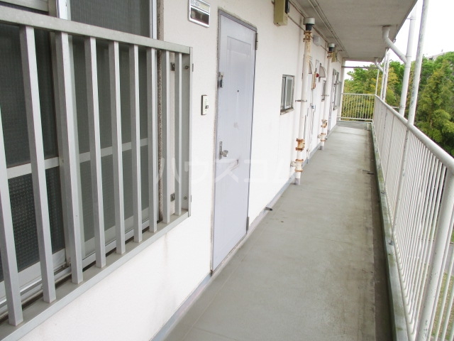 23/29 エントランス