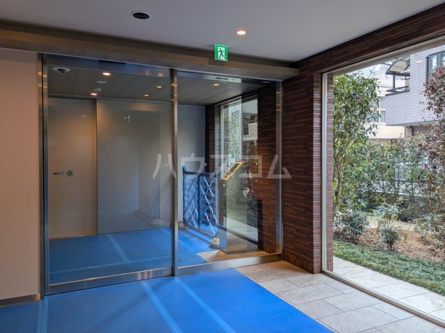 26/30 エントランス