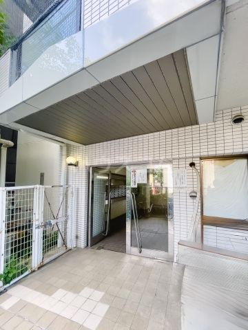 25/30 エントランス