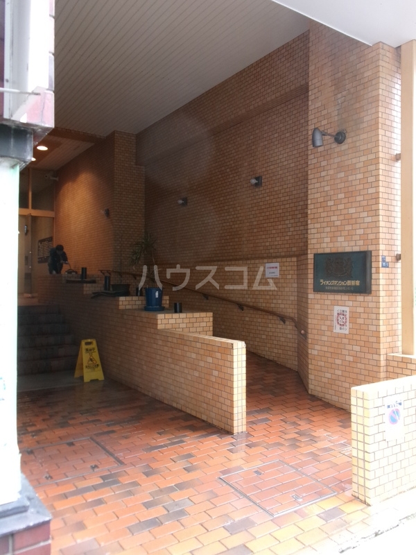 15/22 エントランス