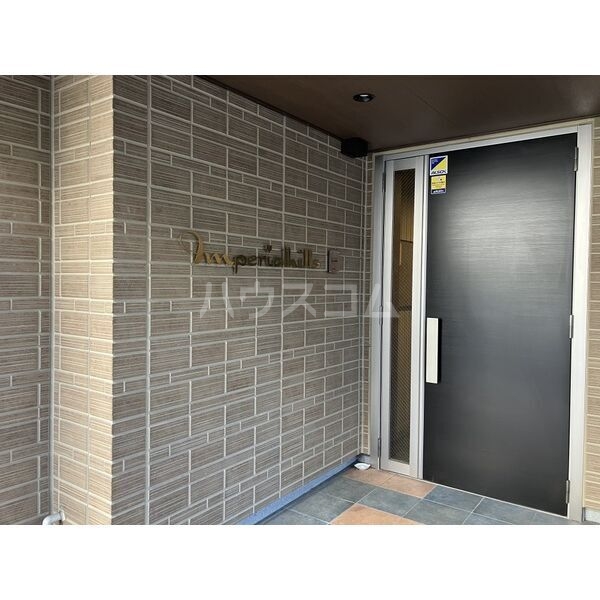 19/27 エントランス