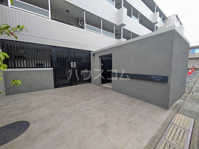 27/30 エントランス