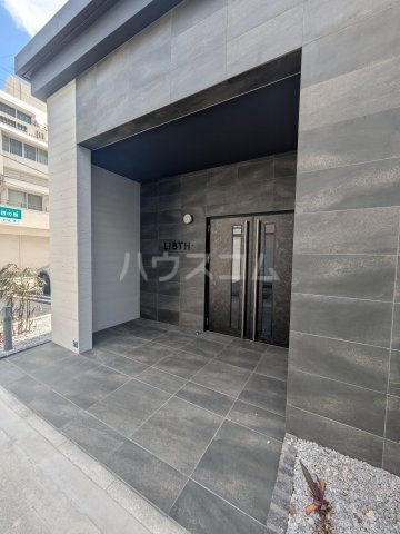 20/21 エントランス