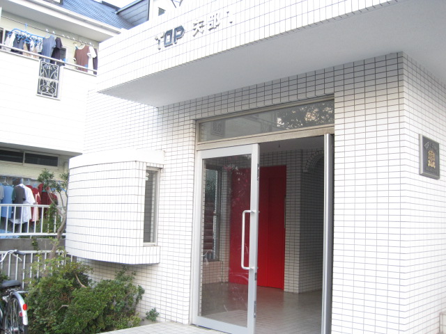 13/22 エントランス