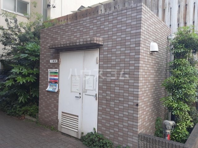 26/30 エントランス