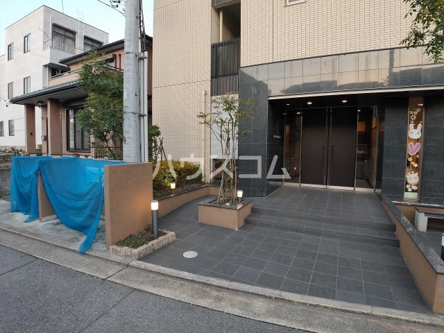 26/30 エントランス