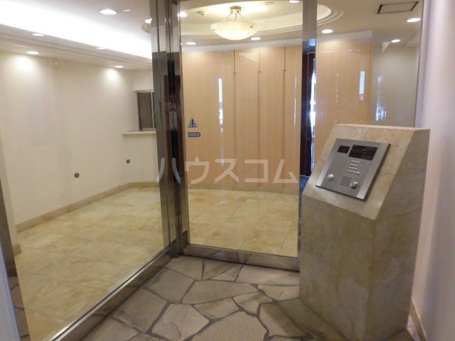 22/23 エントランス