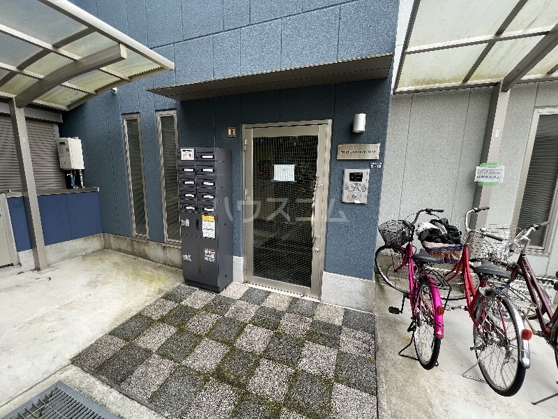 25/30 エントランス