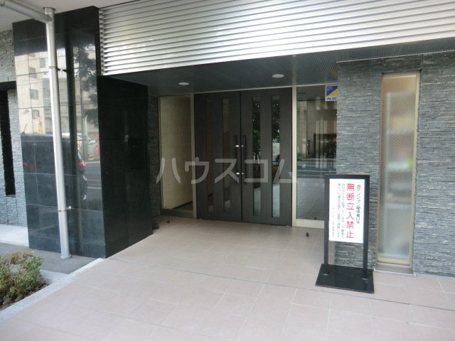 21/30 エントランス