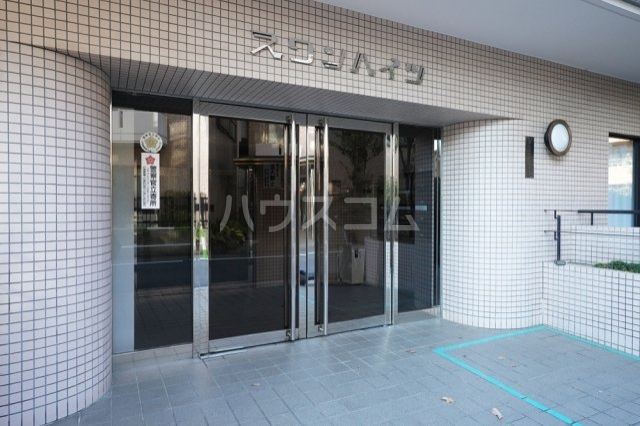 27/29 エントランス