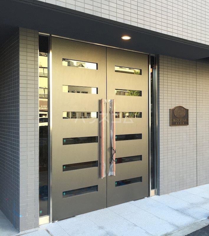 16/21 エントランス